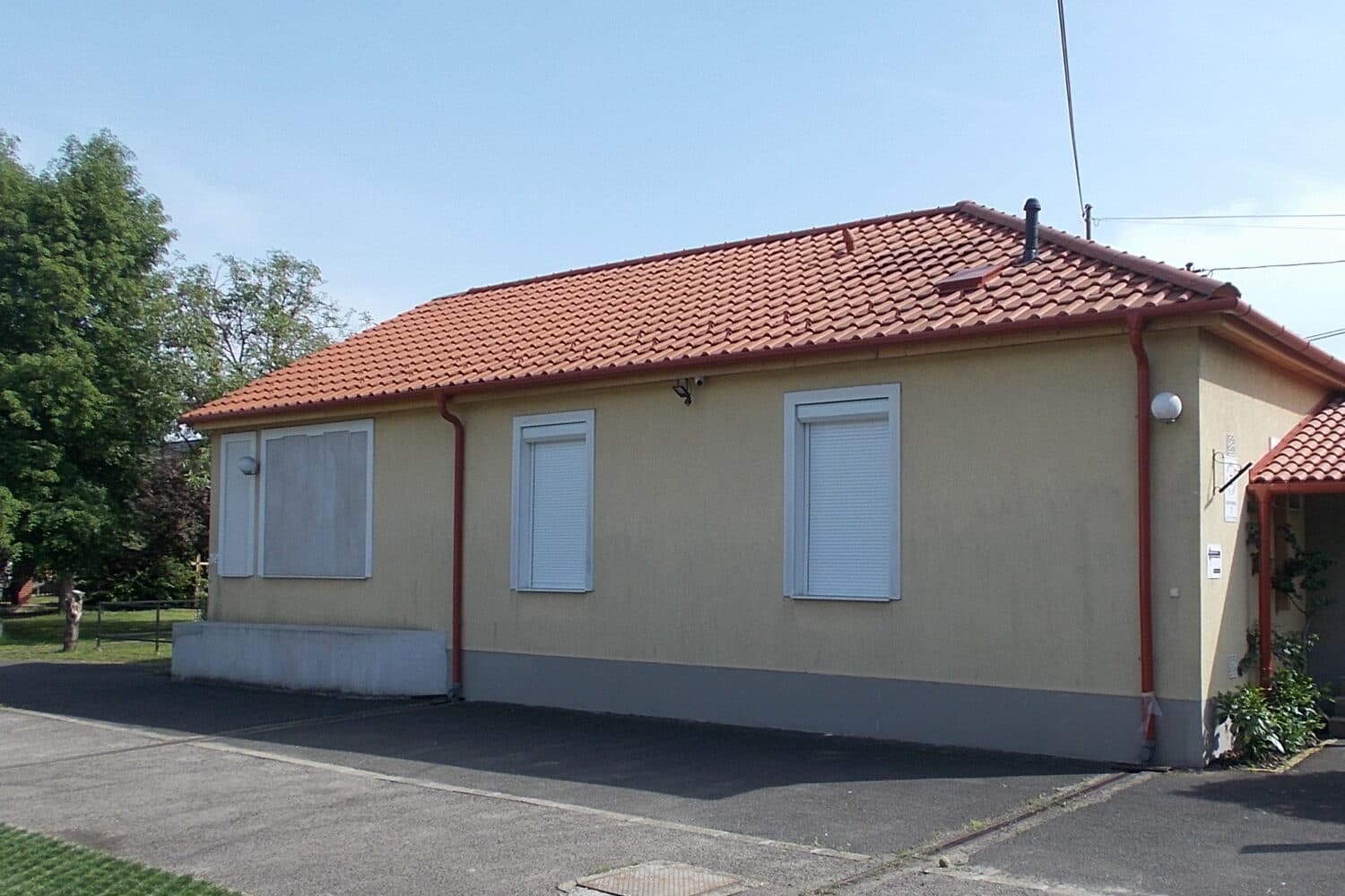 Cseréptetős, földszintes családi ház